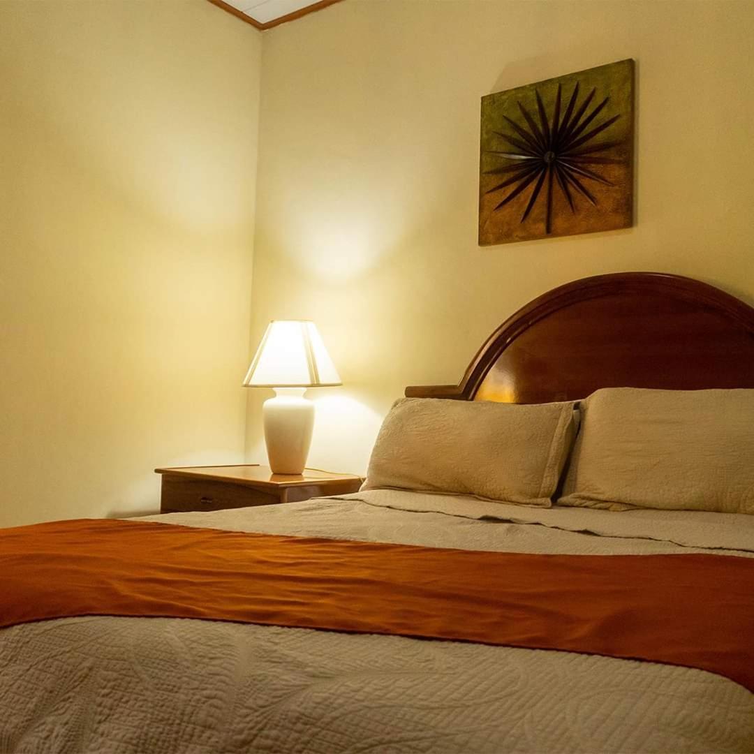 Apart Hotel Acuarious De Luis Estelí Екстериор снимка