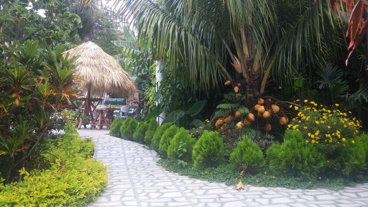 Apart Hotel Acuarious De Luis Estelí Екстериор снимка