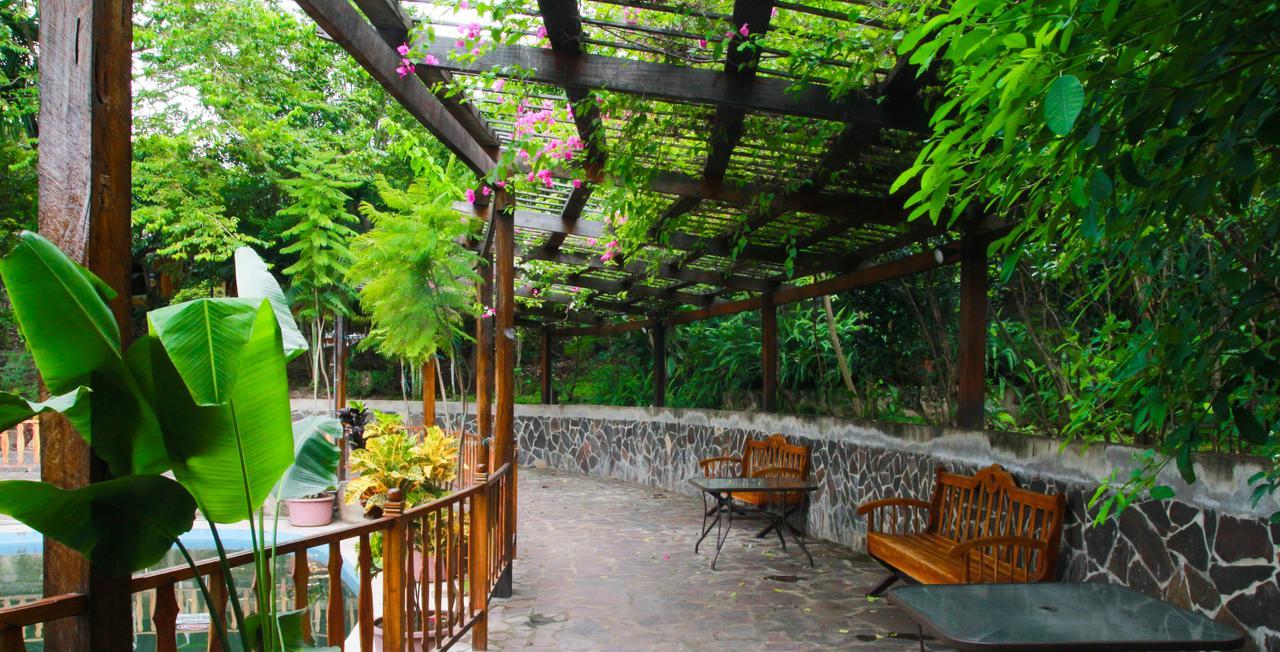 Apart Hotel Acuarious De Luis Estelí Екстериор снимка